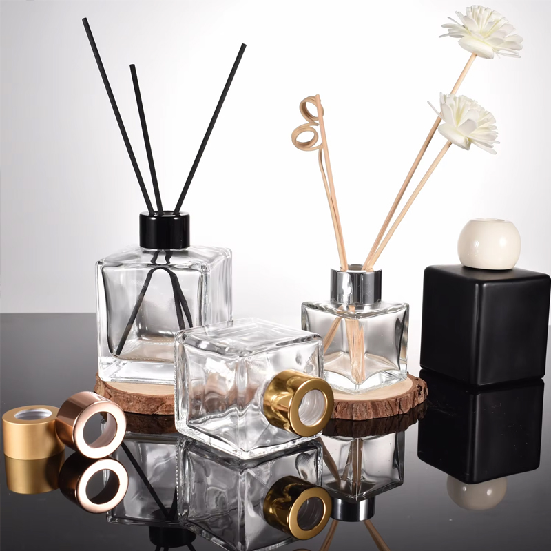 Frasco difusor de vidro quadrado de palheta com rattan