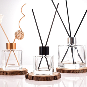 Frasco difusor de vidro quadrado de palheta com rattan