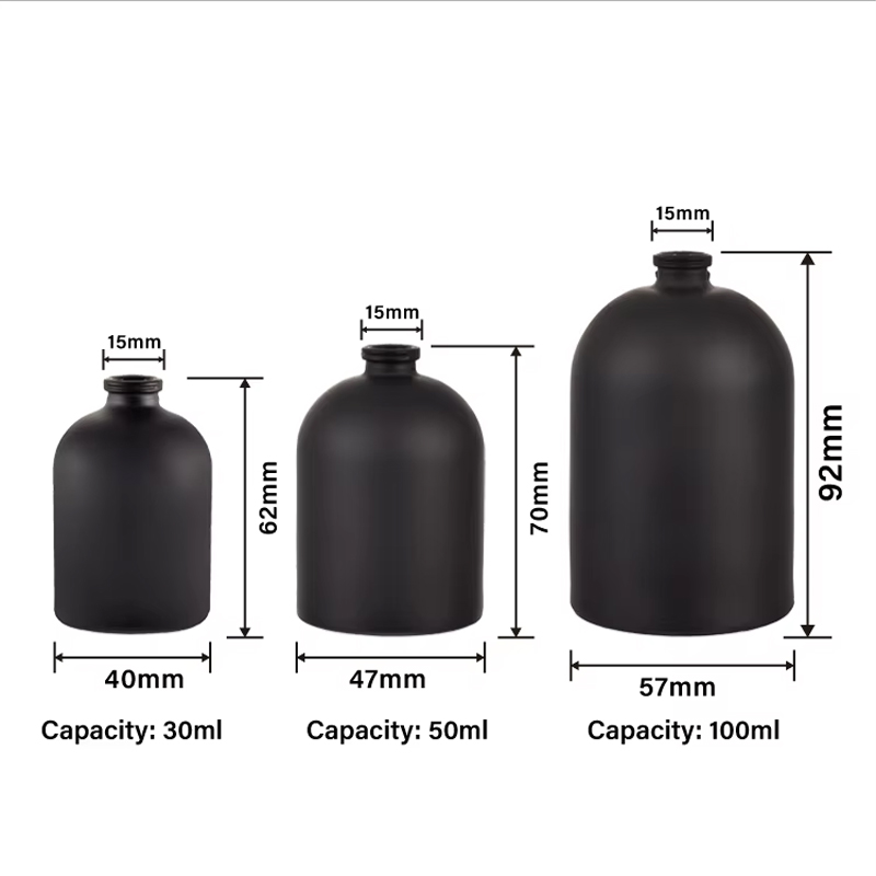 Frasco de perfume de vidro preto com tampa de metal