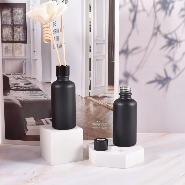Garrafa 50ml redonda luxuosa personalizada de vidro preto Reed Diffuser With Cap 