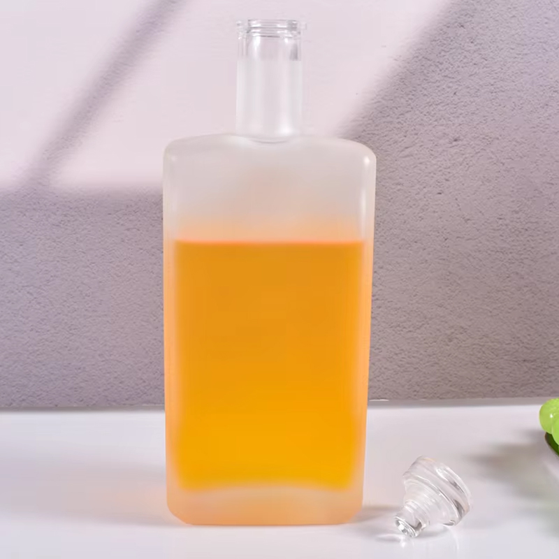 Garrafa de licor de vidro fosco transparente quadrada personalizada com tampa de vidro