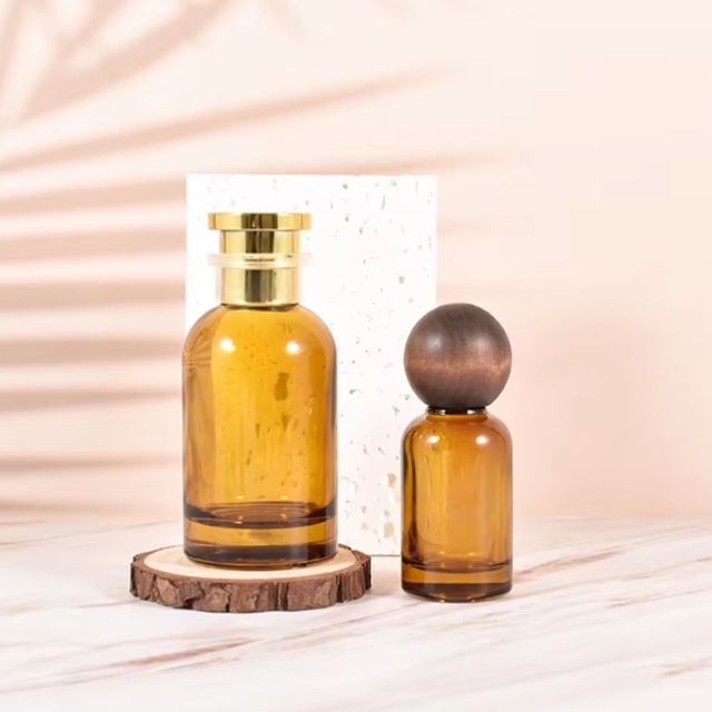 Logotipo personalizado por atacado 30ml 50ml 100ml frascos de perfume de vidro vazios redondos âmbar com tampa de madeira